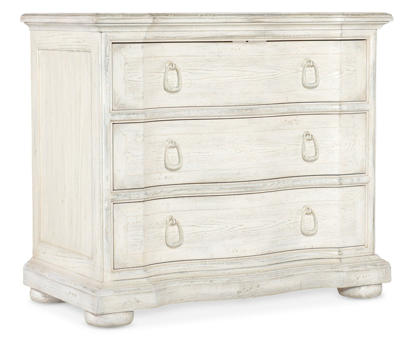 Traditions - 3-Drawer Nightstand